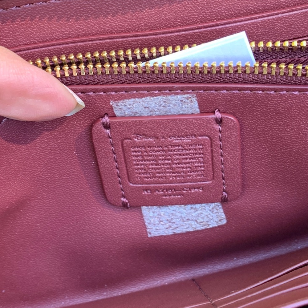 SOLD⛔️Authentic COACH sign leather Disney X zip wallet - Picture 5 of 10